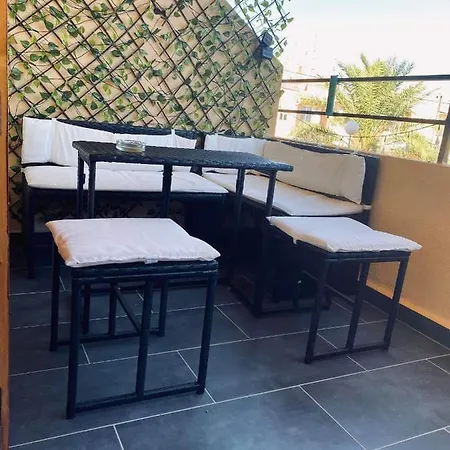 Perfect For Exploring Local Areas And Apartment